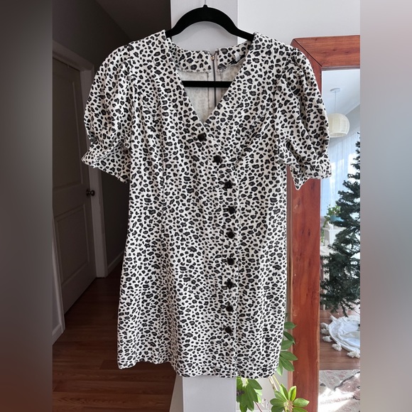 MOON RIVER ANTHROPOLOGIE Denim Puff Sleeve Cheetah Print Mini Dress - Picture 2 of 7